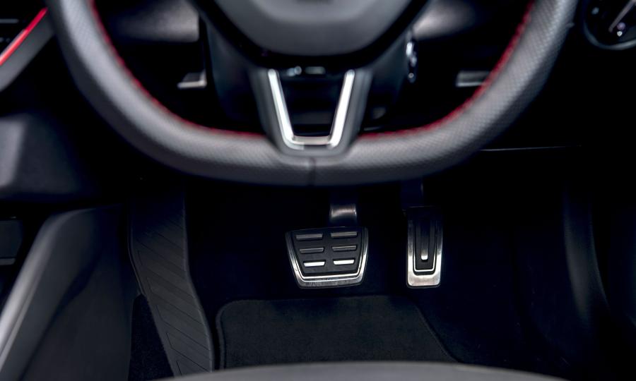 Детали интерьера Skoda Kamiq Monte Carlo 2020 года  (UK) (фото 33 из 36)